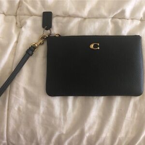 Coach Essential Small Wristlet